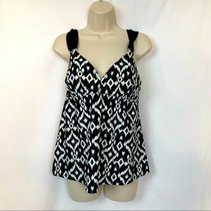 Coco Beach Women’s Swim Top Black & White M